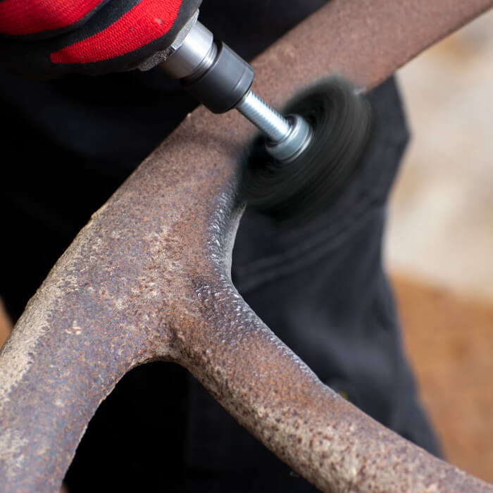 Čistiaci kotúč na stopke HERMAN FWK-10/S Dragon Black Brúsivo: STRIP-IT + SiC