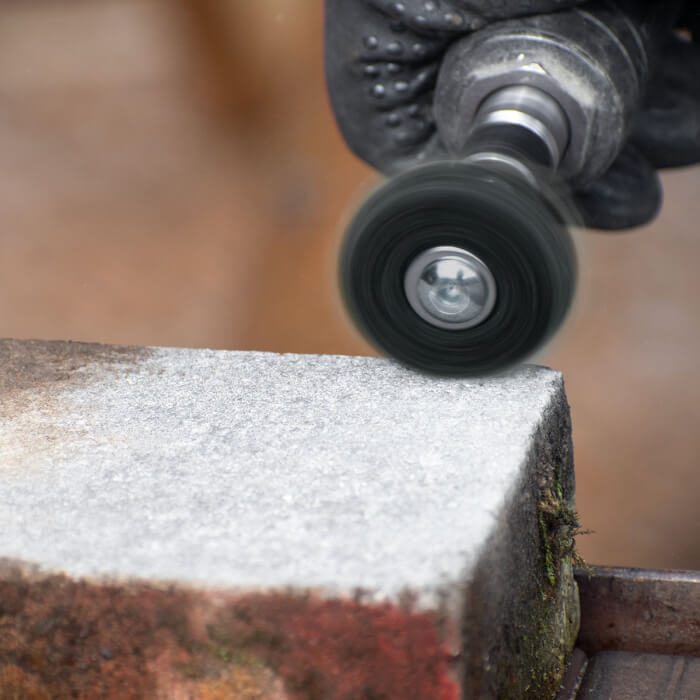 Čistiaci kotúč na stopke HERMAN FWK-10/S Dragon Black Brúsivo: STRIP-IT + SiC