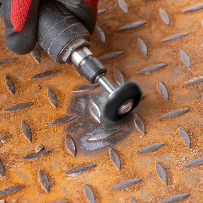 Čistiaci kotúč na stopke HERMAN FWK-10/S Dragon Black Brúsivo: STRIP-IT + SiC