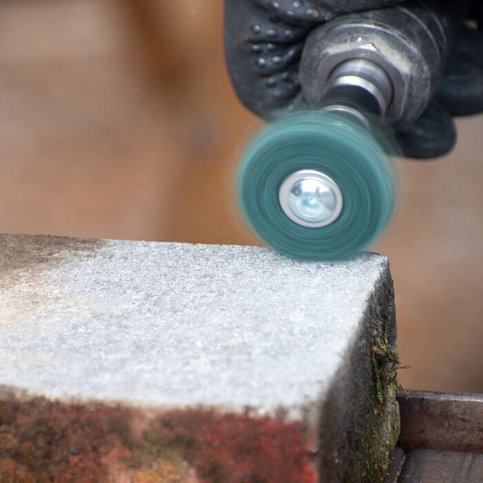 Čistiaci kotúč na stopke HERMAN FWK-20/S Dragon Green Brúsivo: STRIP-IT + corundum