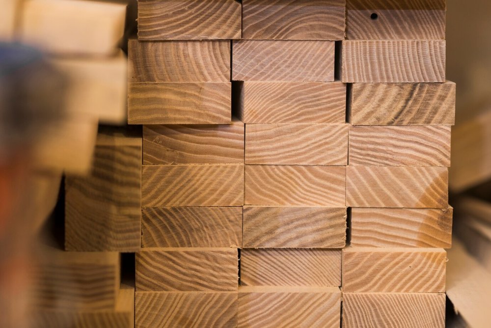 Obr. 3. Výroba drevených podláh z tvrdého dreva