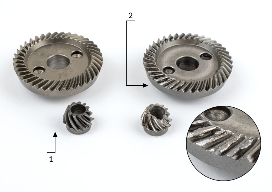 Nové ozubené prevody (1) a poškodené ozubené prevody (2)
